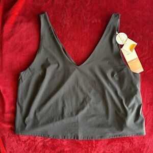 NWT Vuori Villa Cropped Tank Size XL